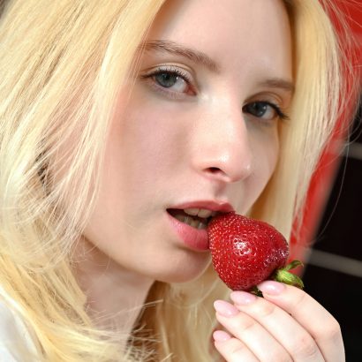 Minnie Lighter Strawberry Femjoy