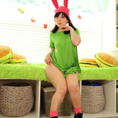 Sexy Pattycake in Burger Patty Cosplay