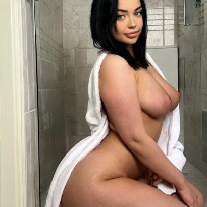 Busty Shower Babe Cuties AI