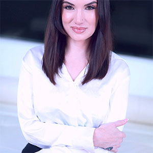 Paris Lincoln Busty Spotlight