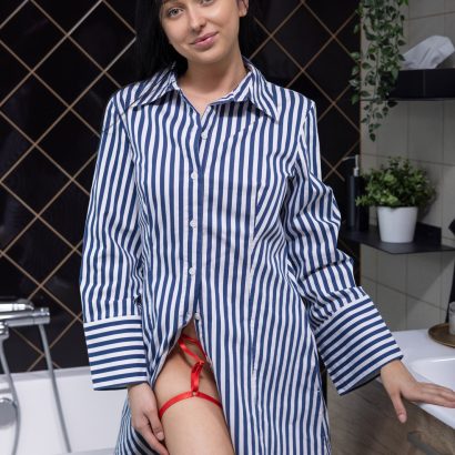Bernie in Secret Bath at Femjoy