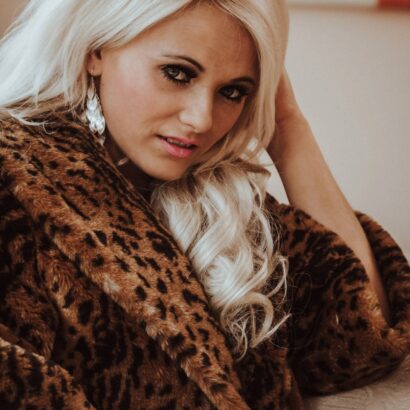 Emma Lou in Modern Chic at Hayleys Secrets