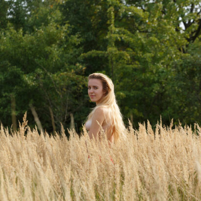 Sonya Buse in Summer Saga 1 at Zishy