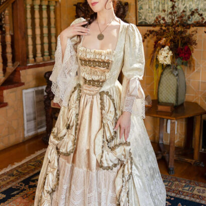 Nicole Vaunt in Pirates of the Caribbean Elizabeth Swann A Porn Parody at VR Conk