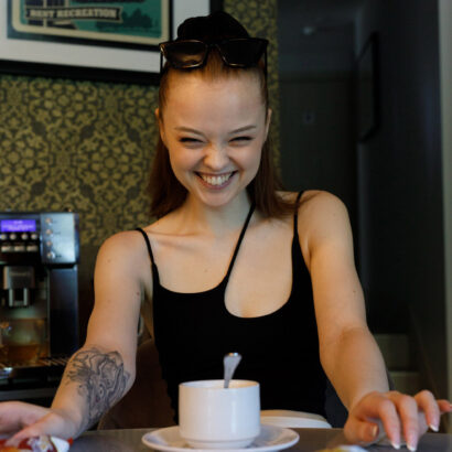 Jolie Saldus in Par Four 2 at Zishy