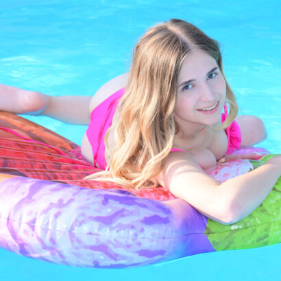 Roze in Splash Of Fun at MetArt