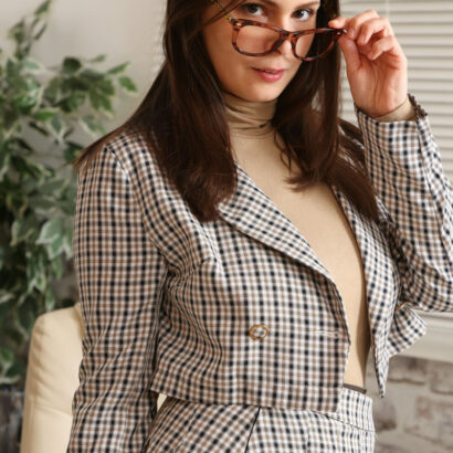 Amelie Belain in Curvy Pantyhose at Only Secretaries