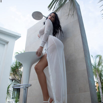 Livia in Crystal Drops Cascade at Photodromm