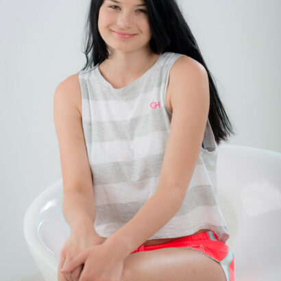 Lucy Li Cheerful Wow Girls