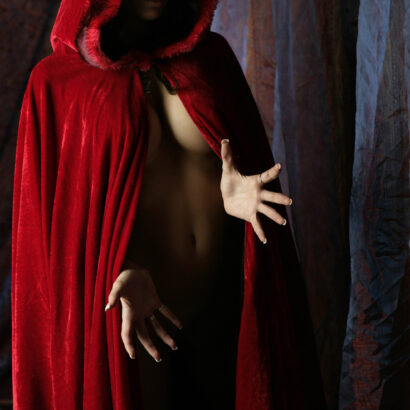 Mega Red Cape Bare Maiden