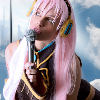 Nayma Luka Sexy Singer