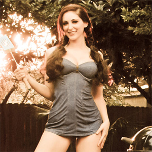 Carlotta Champagne BBQ Cutie