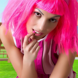 Devorah Warming Up Cosplay