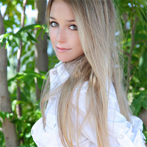 Elise Natural Girl