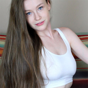 Emily Bloom Casual Beauty