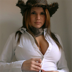 Emma Nicholls Curvy Cowbabe