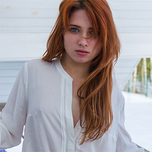 Foxy Beautiful Redhead Fame Girl