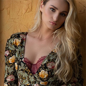 Lindsay Marie In Something Comfortable