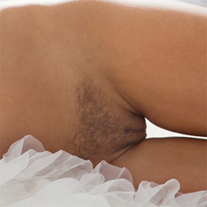 Rachel Harris Shows Off Her Bush