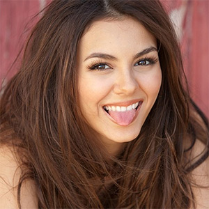 Victoria Justice Is Way Too Cute
