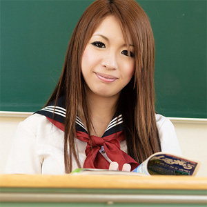 Momoka Hayami Schoolgirl
