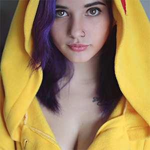 Vixx Busty Cosplay Suicidegirl